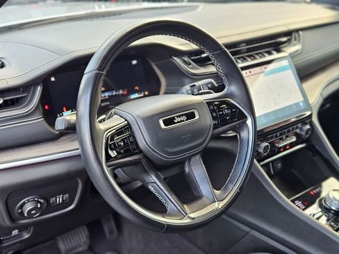 Used 2022 Jeep Grand Cherokee Overland w/ Luxury Tech Group IV image 17