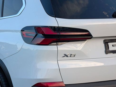 Used 2024 BMW X5 xDrive40i w/ Parking Assistance Package image 13