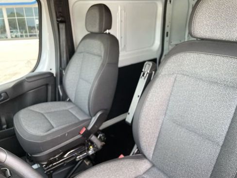 Used 2023 RAM ProMaster 2500 FWD image 12