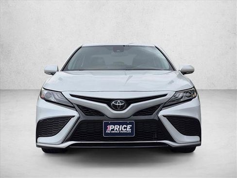 Used 2021 Toyota Camry XSE FWD image 3