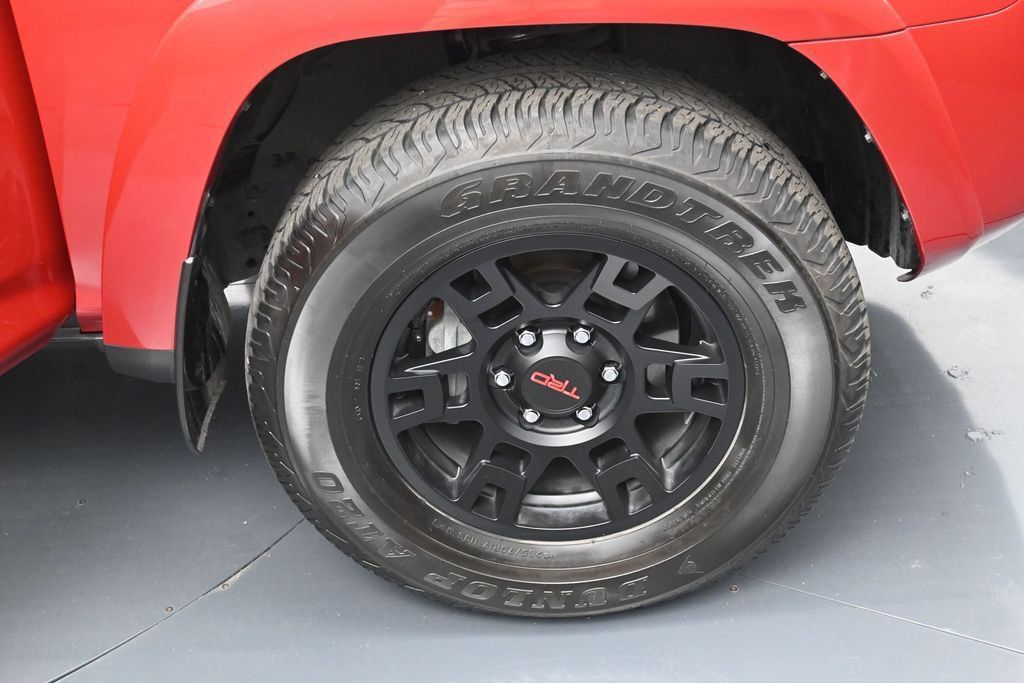 Used 2024 Toyota 4Runner TRD Off-Road Premium w/ Moonroof Package AWD/4WD image 39