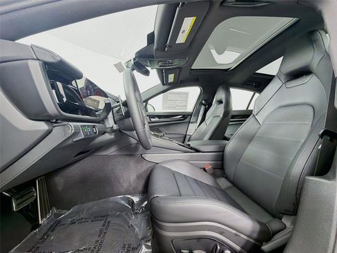 New 2025 Porsche Panamera 4 image 5
