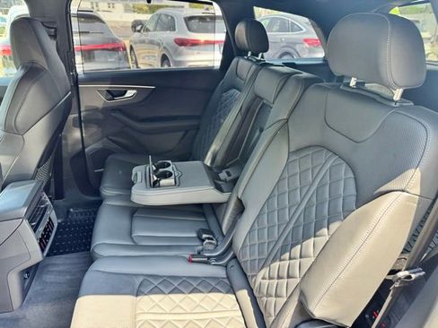 Used 2025 Audi SQ7 Premium Plus AWD/4WD image 46