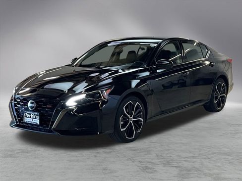 Used 2023 Nissan Altima 2.5 SR image 3