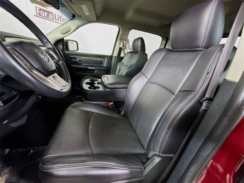 Used 2018 RAM 1500 Laramie image 26