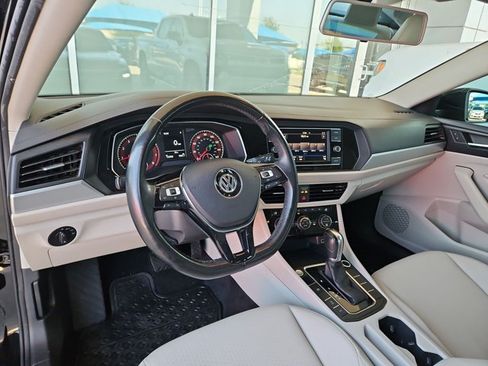 Used 2019 Volkswagen Jetta SE w/ Cold Weather Package FWD image 10