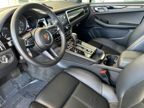 Certified 2024 Porsche Macan AWD image 4