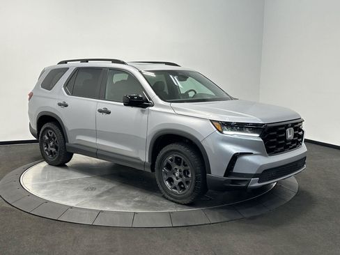 Certified 2025 Honda Pilot TrailSport image 2