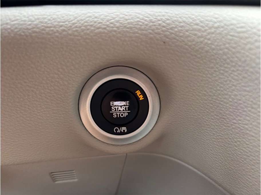 Used 2018 Chrysler Pacifica Limited FWD image 24