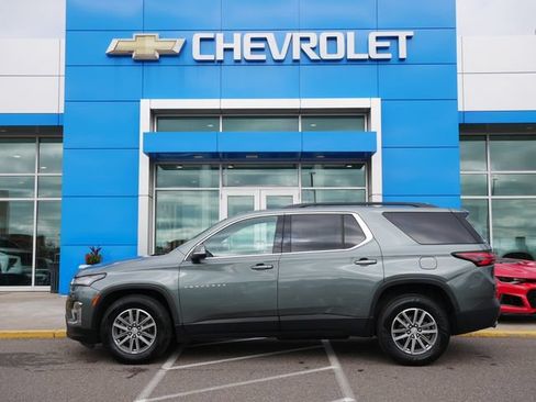 Used 2023 Chevrolet Traverse LT w/ Rear Camera Mirror Package AWD/4WD image 4
