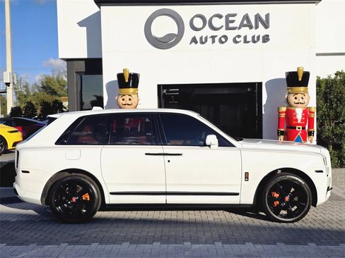 Used 2022 Rolls-Royce Cullinan image 3