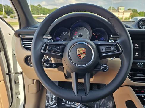 Used 2025 Porsche Macan S AWD/4WD image 35