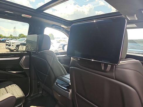 Used 2026 Cadillac Escalade Platinum Sport w/ LPO, ONYX Package AWD/4WD image 5