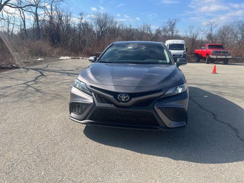 Used 2023 Toyota Camry SE image 5