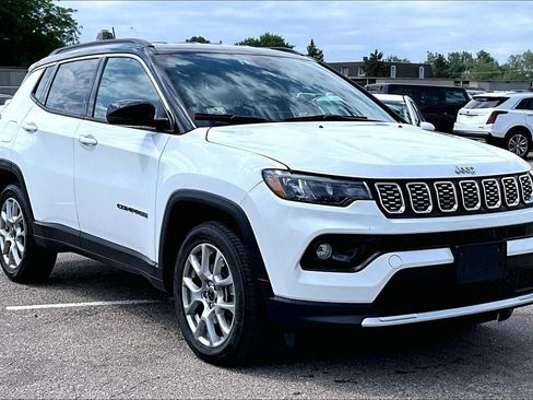 Used 2025 Jeep Compass Limited AWD/4WD image 1