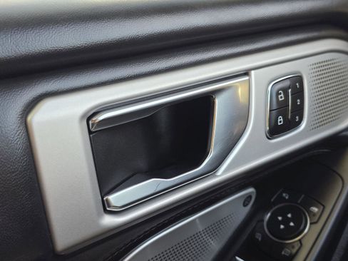 Used 2020 Ford Explorer Platinum w/ Premium Technology Package image 9