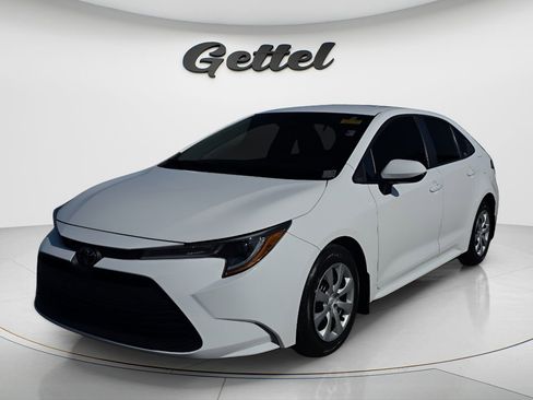 Used 2025 Toyota Corolla LE FWD image 1