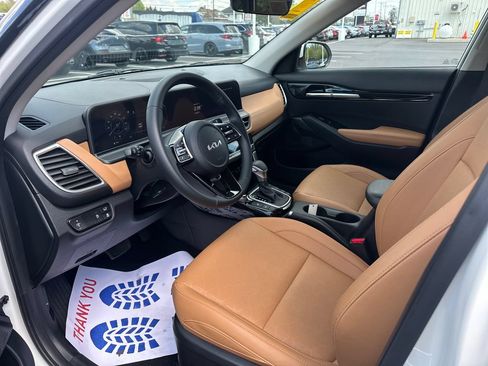 Used 2025 Kia Seltos EX w/ EX Sunroof Package AWD/4WD image 9