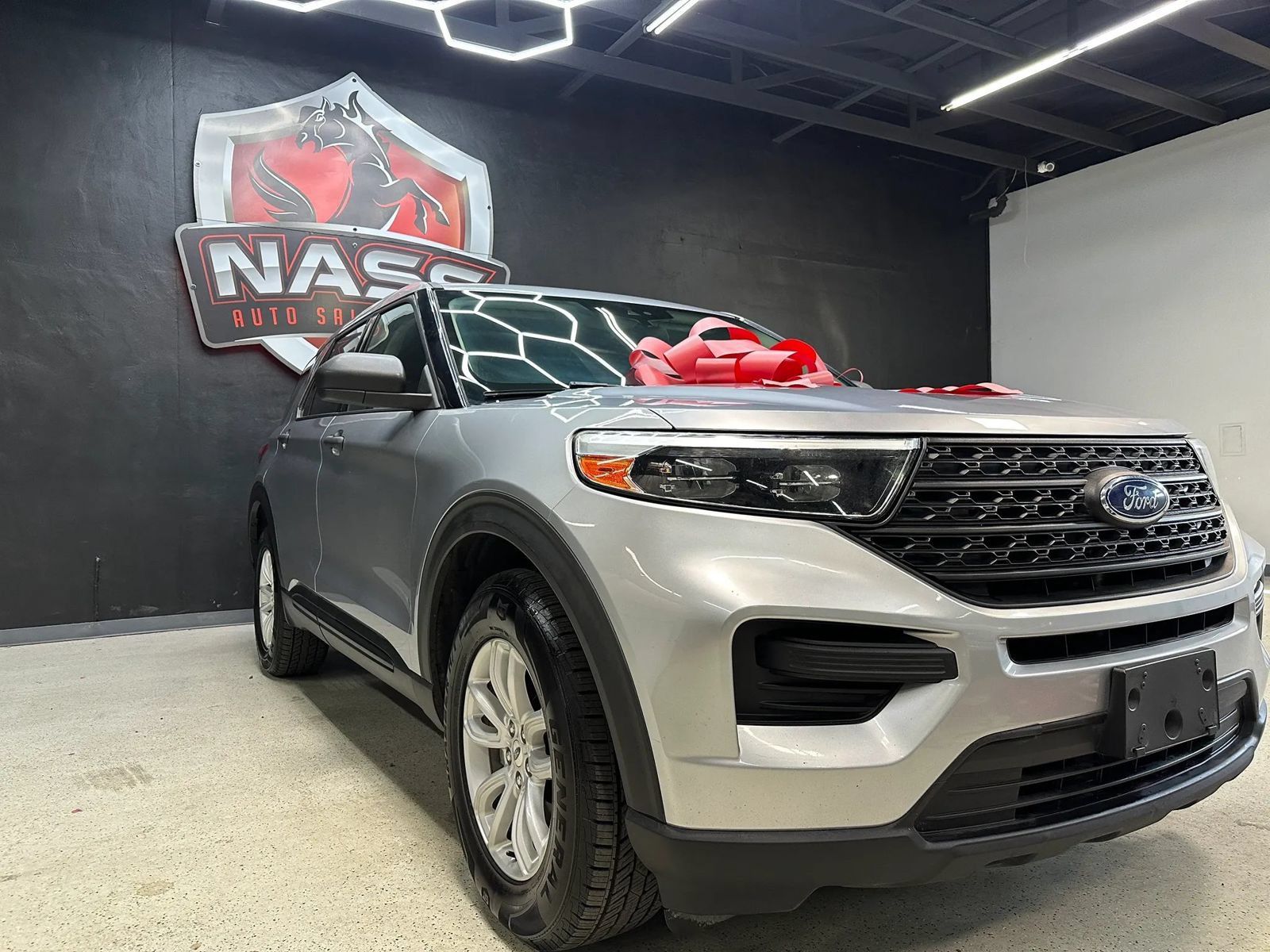 Used 2020 Ford Explorer 4WD w/ Class III Trailer Tow Package image 3