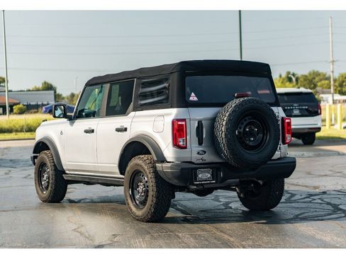 Used 2022 Ford Bronco Black Diamond image 3