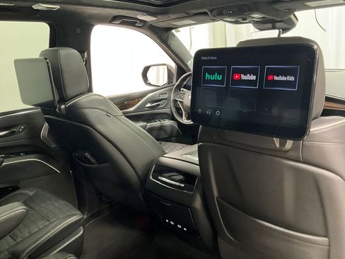 Used 2022 Cadillac Escalade ESV Sport Platinum w/ LPO, ONYX Package image 25