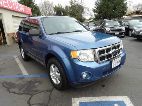 Used 2009 Ford Escape XLT image 2