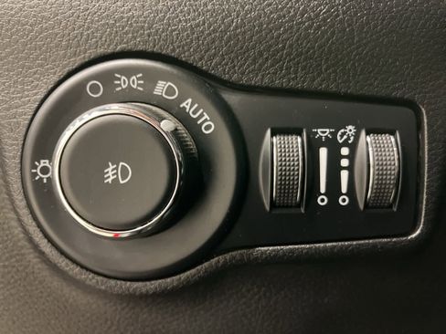 Used 2025 Jeep Compass Limited image 13