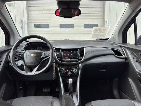Used 2021 Chevrolet Trax LT AWD/4WD image 16