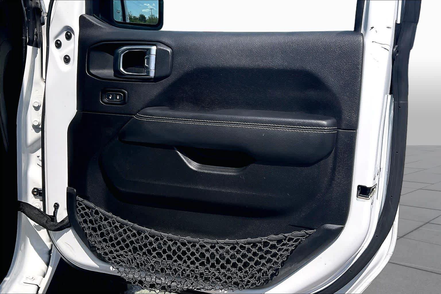 Used 2023 Jeep Wrangler Unlimited Sahara AWD/4WD image 19