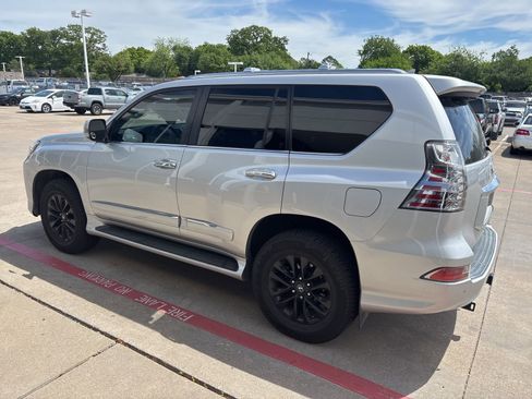 Used 2014 Lexus GX 460 w/ Premium Package image 6