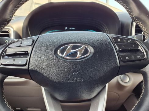 Used 2025 Hyundai Venue SEL FWD image 14