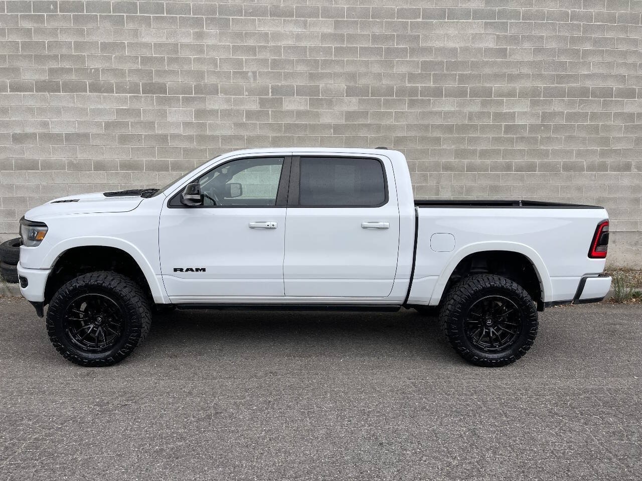 Used 2022 RAM 1500 Laramie w/ Night Edition AWD/4WD image 6