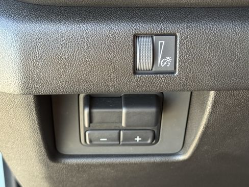 Used 2025 Chevrolet Colorado W/T w/ Advanced Trailering Package AWD/4WD image 21