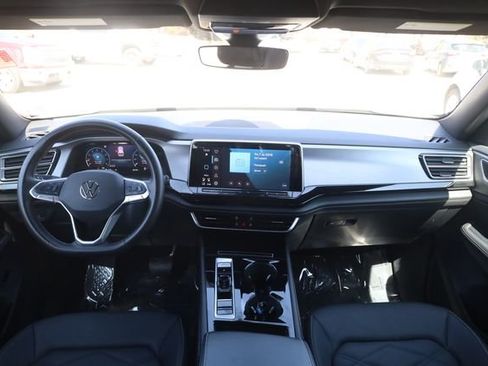 Used 2025 Volkswagen Atlas Cross Sport SE image 11