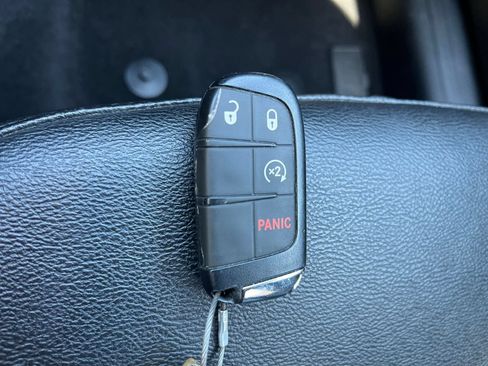 Used 2025 Jeep Compass Limited AWD/4WD image 21