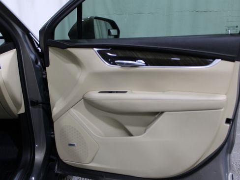 Used 2019 Cadillac XT5 FWD image 28