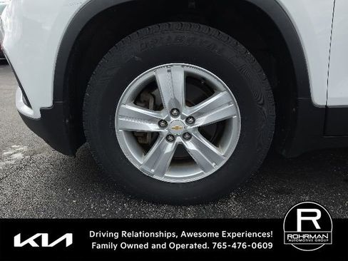 Used 2017 Chevrolet Trax LT w/ LT Convenience Package FWD image 8