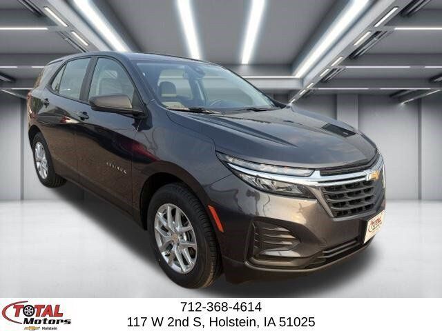 Used 2022 Chevrolet Equinox LS AWD/4WD image 2
