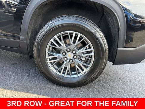 Used 2025 Chevrolet Traverse LT FWD image 10