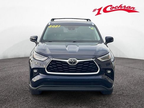 Used 2021 Toyota Highlander XLE AWD/4WD image 39