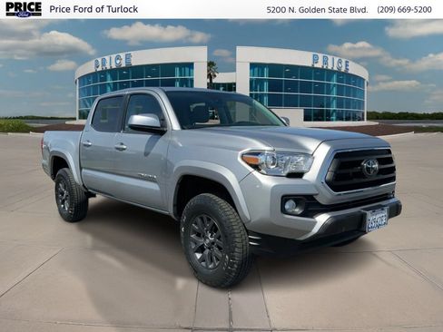 Used 2021 Toyota Tacoma SR5 AWD/4WD image 3
