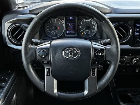 Used 2019 Toyota Tacoma TRD Off-Road AWD/4WD image 12