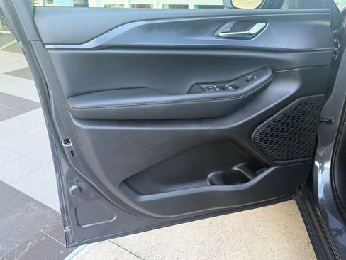 Certified 2025 Jeep Grand Cherokee Laredo X image 29