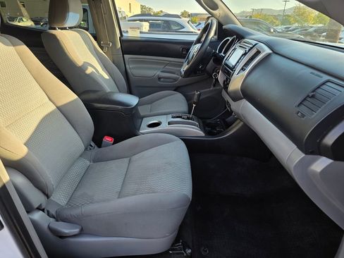 Used 2015 Toyota Tacoma PreRunner w/ SR5 Package RWD image 10