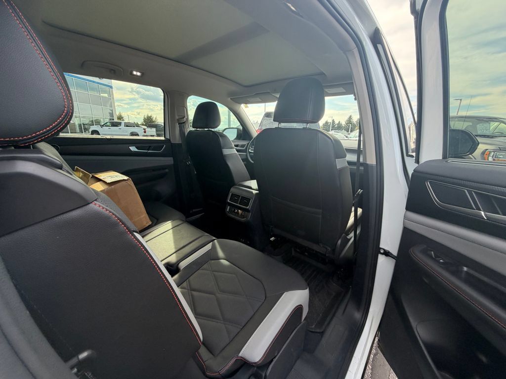 Used 2024 Volkswagen Atlas Peak Edition SEL AWD/4WD image 4
