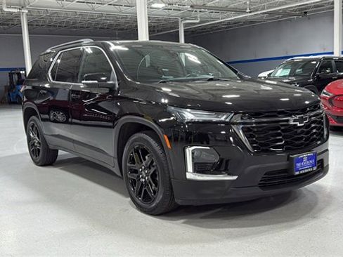 Used 2022 Chevrolet Traverse LT w/ LPO, Blackout Package image 3