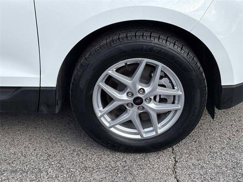 Certified 2024 Ford Edge SEL image 9