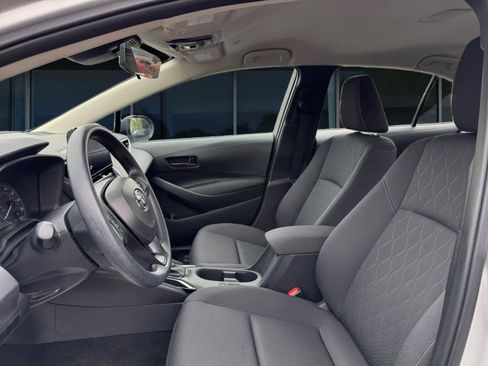Used 2024 Toyota Corolla LE FWD image 2
