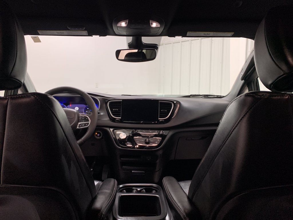 Used 2026 Chrysler Pacifica Select FWD image 22