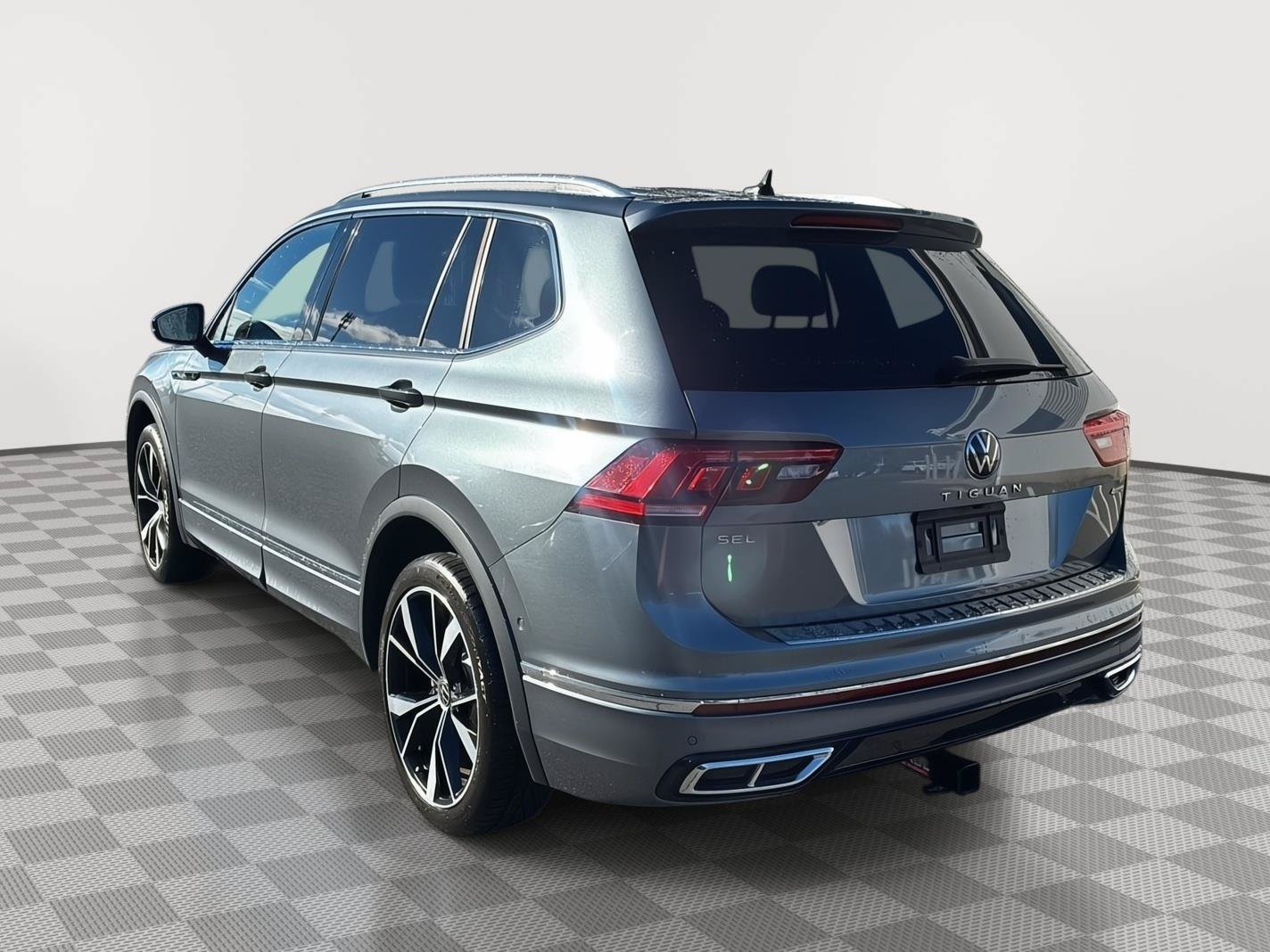 Used 2022 Volkswagen Tiguan SEL R-Line AWD/4WD image 7